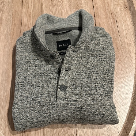 Mens prAna three button Henley, gray, size medium - Picture 2 of 8